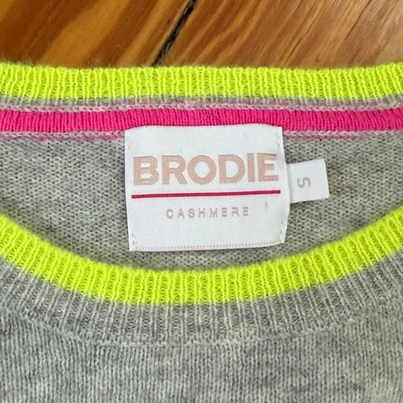 Brodie Cashmere gray sweater with pink, green and black geometric pattern. Small - Picture 4 of 5